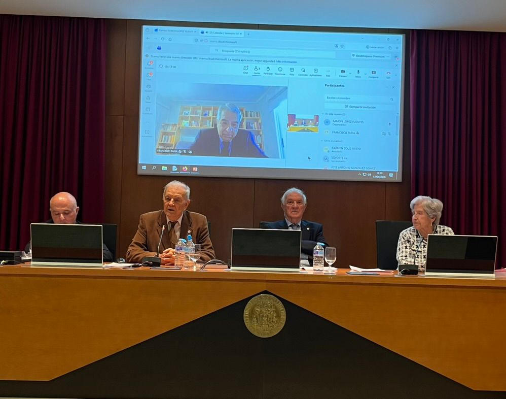 Académico Antonio Ojeda Avilés en su discurso de ingreso a la Academia
